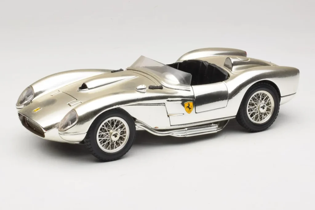 โมเดลรถ 1:18 Ferrari 250 Testa Rossa Chrome สีเงิน Bburago (มือสอง)