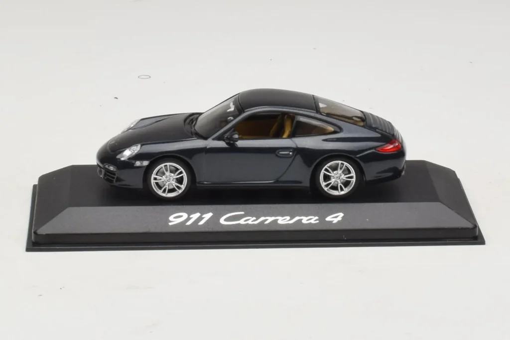 โมเดลรถ 1:43 Porsche 911 997 Carrera 4 Dark Blue Metallic Minichamps [WAP02001518] (มือสอง)