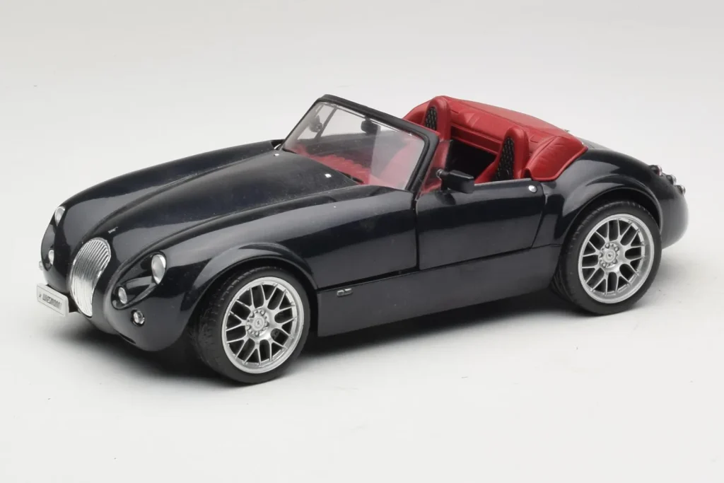 โมเดลรถ 1:18 Wiesmann Roadster MF Carbon สีดำ Revell (มือสอง)