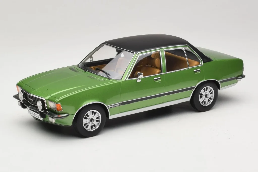 โมเดลรถ 1:18 Opel Commodore B สีเขียว MCG