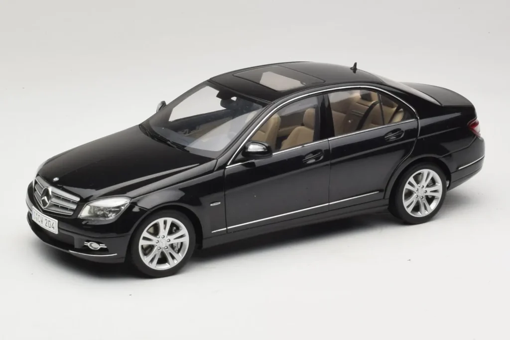โมเดลรถ 1:18 Mercedes C-Class W204 Obsidian สีดำ AUTOart [B66962367] (มือสอง)
