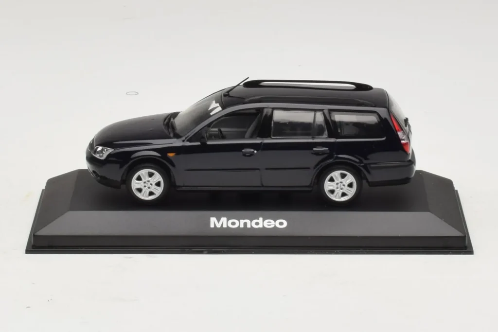 โมเดลรถ 1:43 Ford Mondeo Mk3 Touring สีดำ Minichamps (มือสอง)