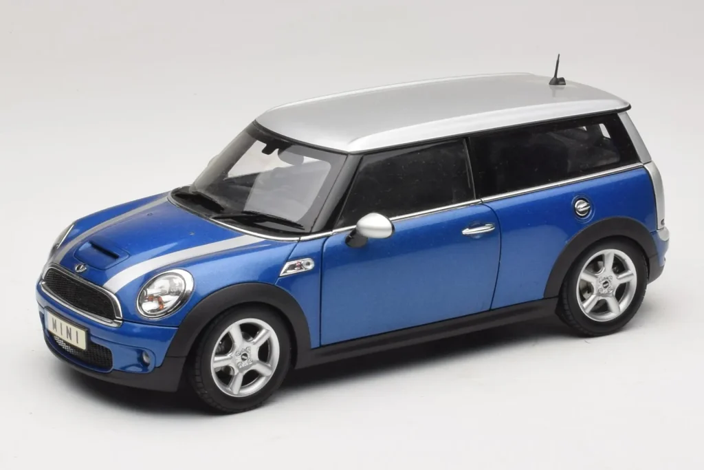 โมเดลรถ 1:18 Mini Cooper S Clubman R55 Blue & Silver Kyosho (มือสอง)