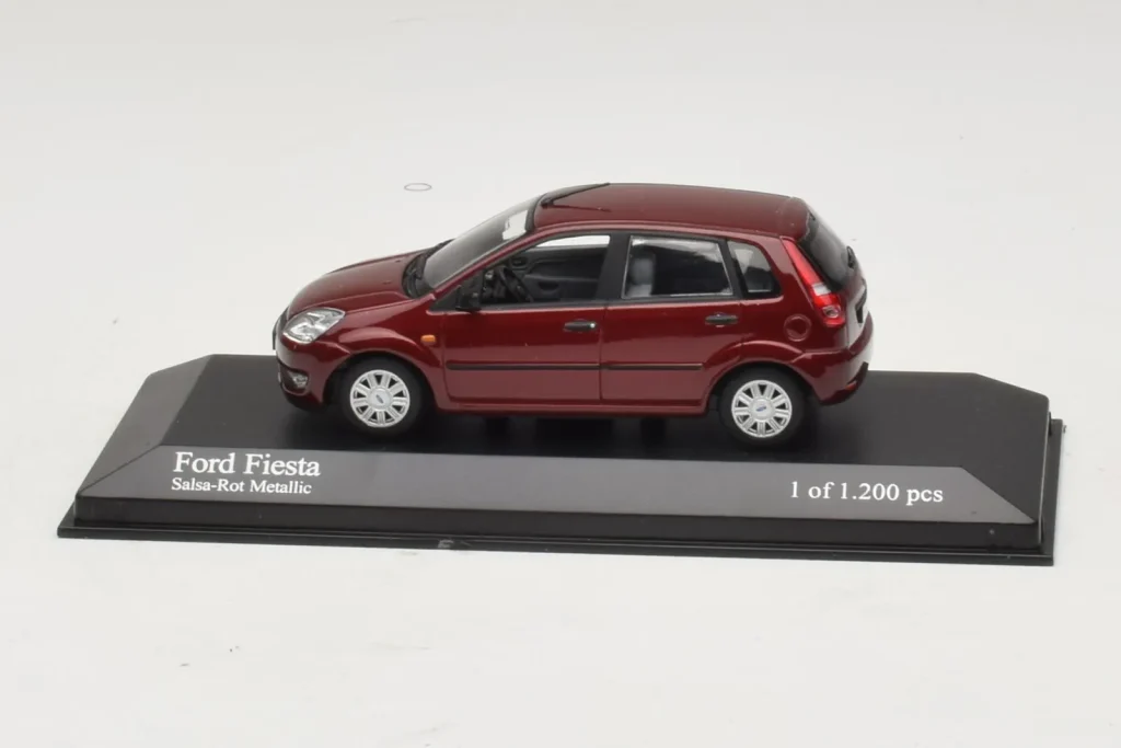 โมเดลรถ 1:43 Ford Fiesta Mk5 สีแดงเมทัลลิก Minichamps (มือสอง)