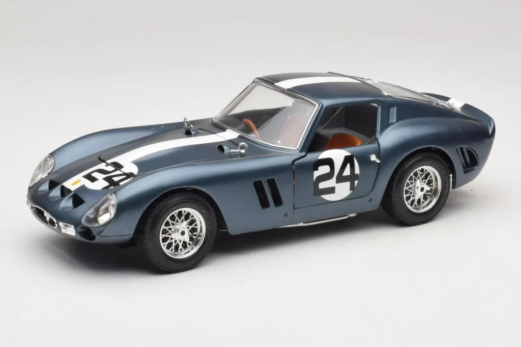Model 1:18 Ferrari 250 GTO #24 Blue White Stripe year 1962 Bburago