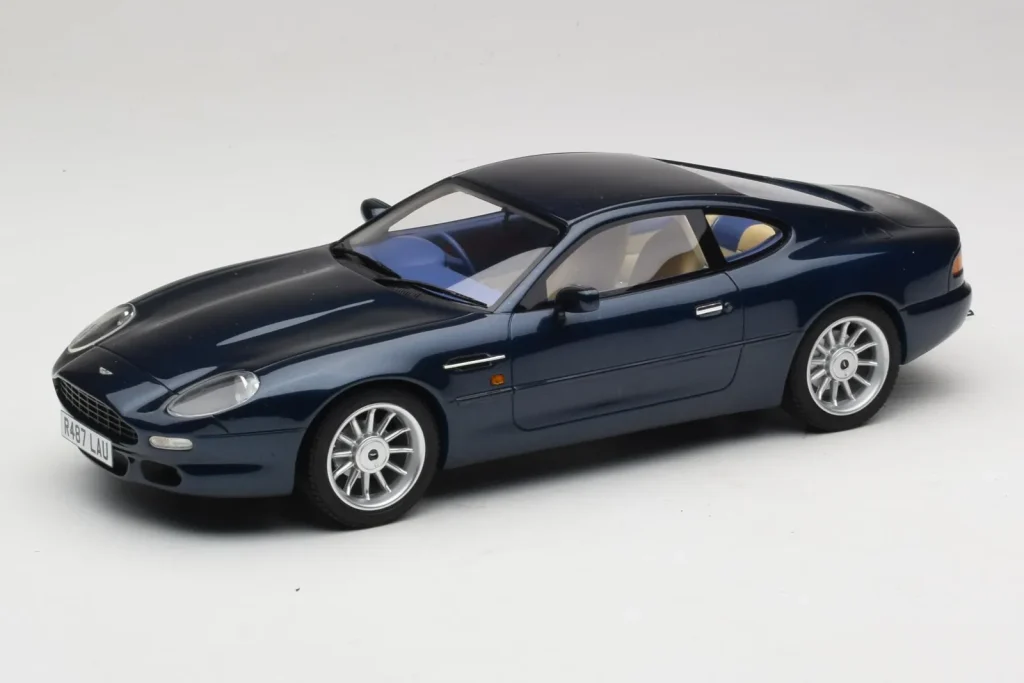 โมเดลรถ 1:18 Aston Martin DB7 Mendip สีน้ำเงิน Cult Models