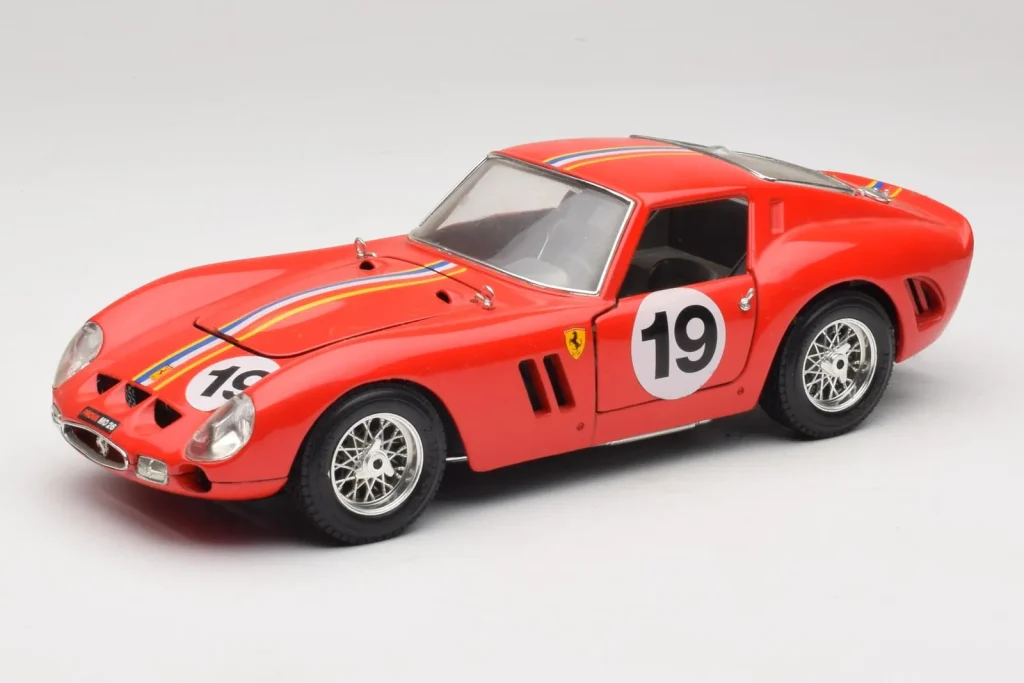 Model 1:18 Ferrari 250 GTO #19 Red Stripes year 1962 Bburago