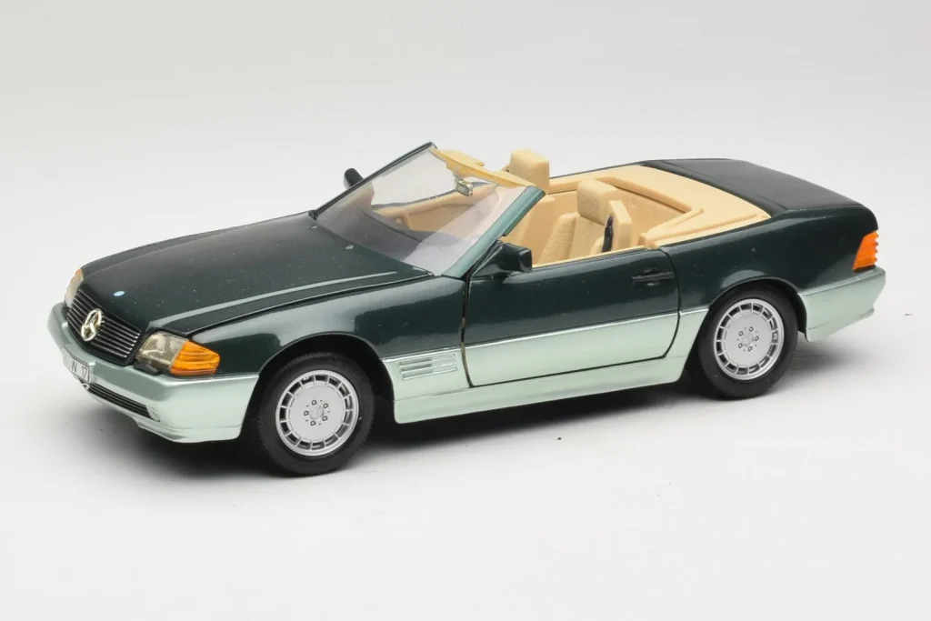 โมเดลรถ 1:18 Mercedes 500 SL R129 Silver Green Revell (มือสอง)