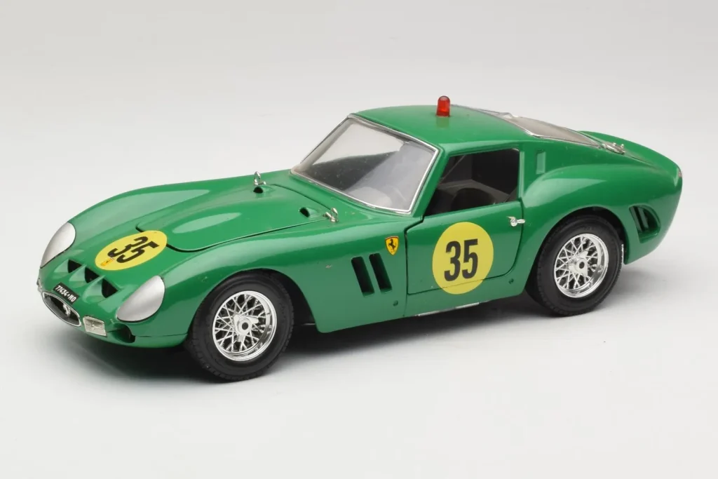 Model 1:18 Ferrari 250 GTO #35 year 1962 green Bburago