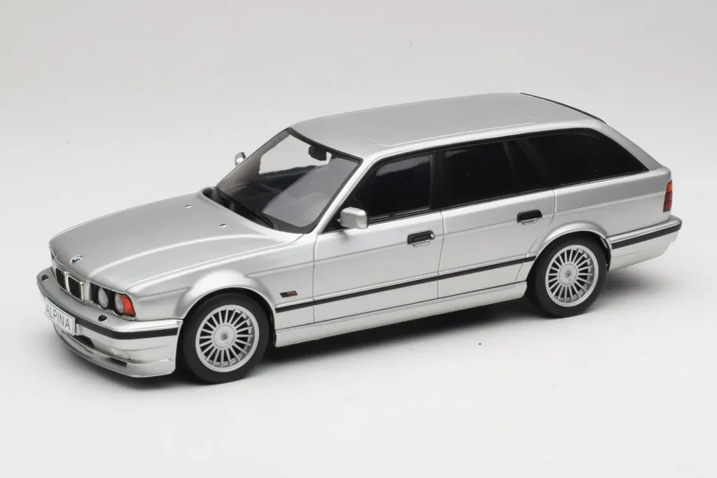 Model 1:18 BMW Alpina B10 E34 4.6 Touring silver MCG