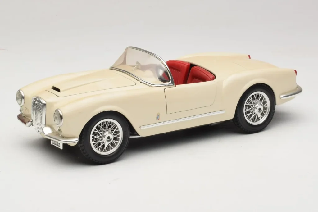 โมเดลรถ 1:18 Lancia Aurelia B24 Spider สีเบจ Bburago (มือสอง)
