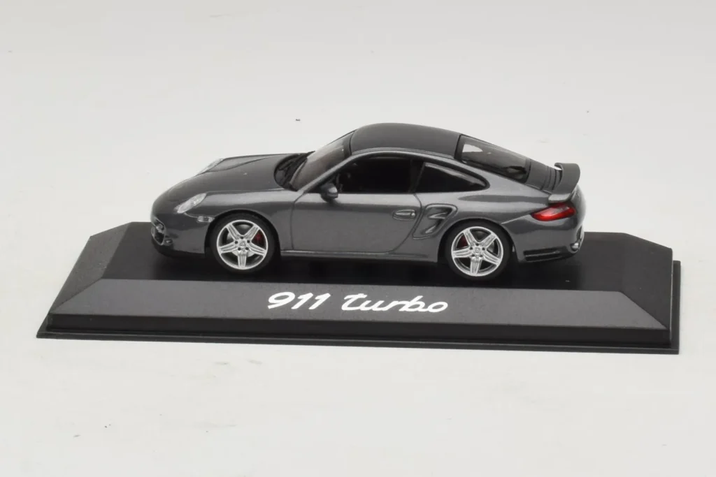 โมเดลรถ 1:43 Porsche 911 997 Turbo สีเทาเมทัลลิก Minichamps [WAP02013016] (มือสอง)