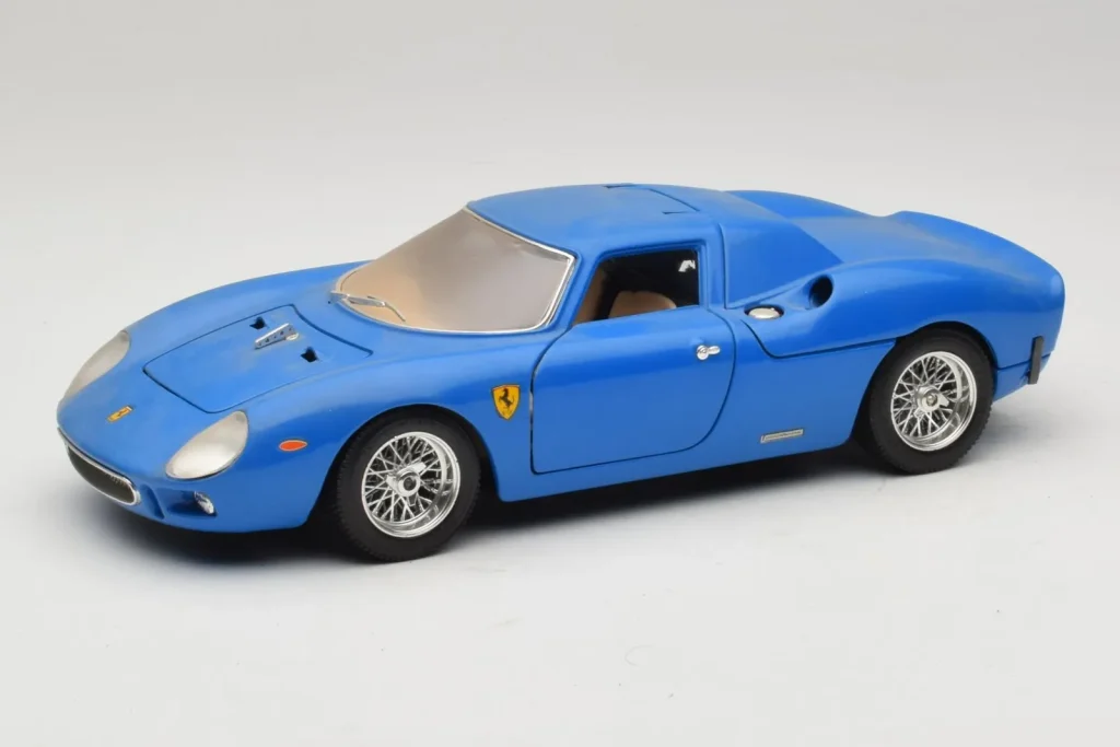 โมเดลรถ 1:18 Ferrari 250 LM สีน้ำเงิน Bburago (มือสอง)