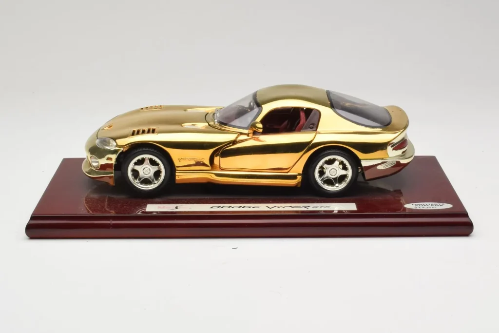 Model 1:18 Dodge Viper GTS Gold Plated 23K Maisto
