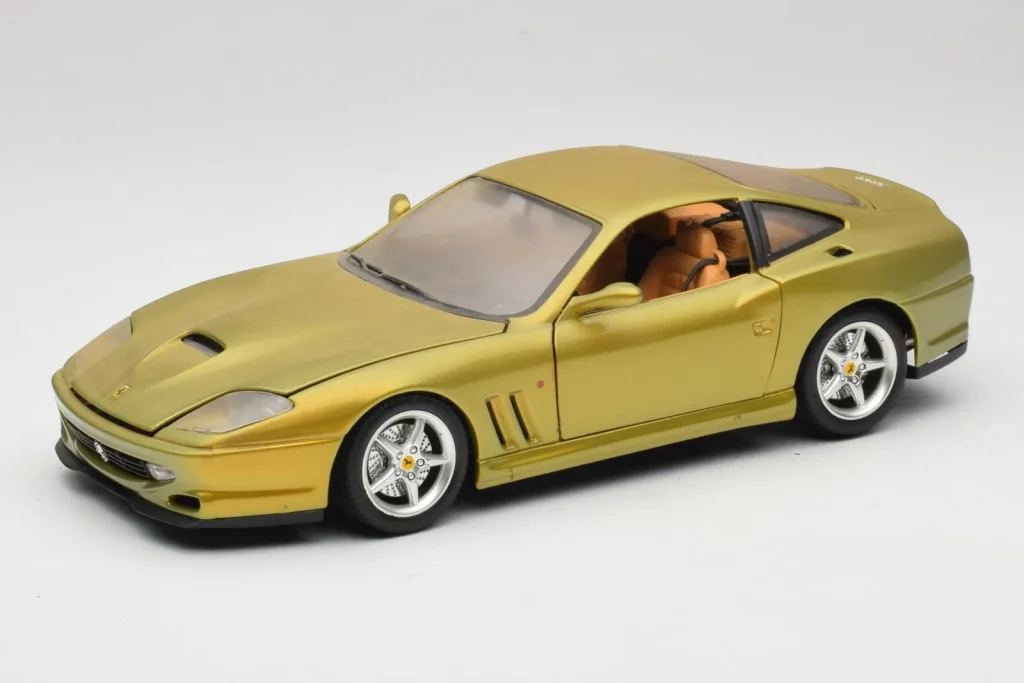 โมเดลรถ 1:18 Ferrari 550 Maranello Gold Metallic Braccio & Gotz Bburago (มือสอง)