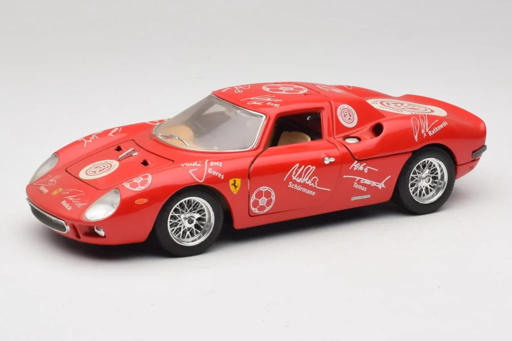 โมเดลรถ 1:18 Ferrari 250 LM Red White Essen Autographs Limited Edition Bburago (มือสอง)