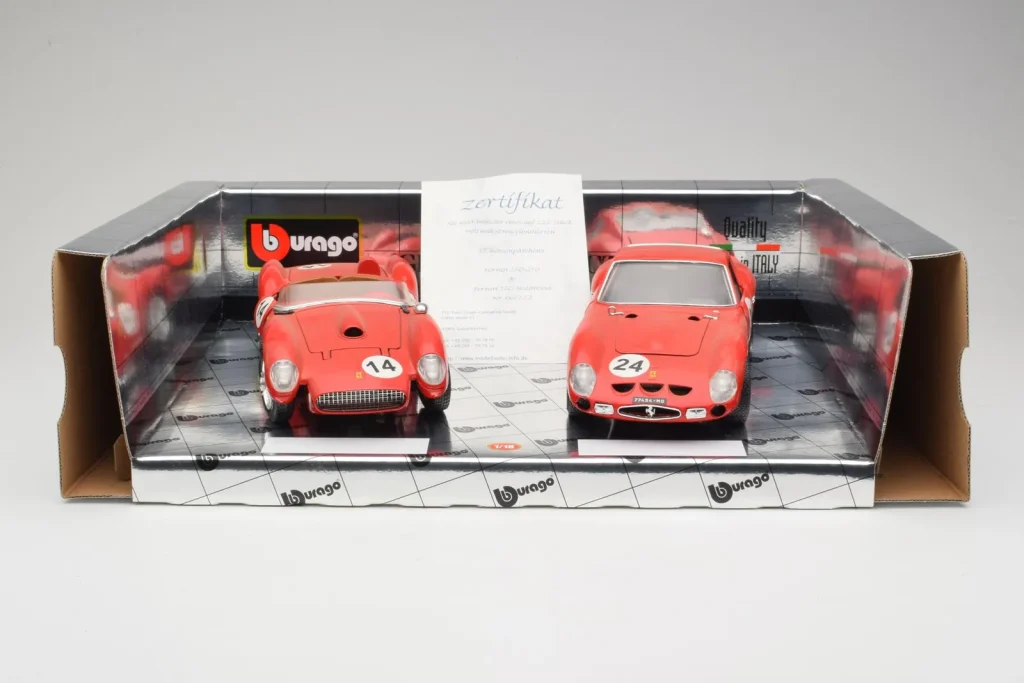 车型 1:18 Ferrari Gift Set 250 Testa Rossa & 250 GTO 红色 Bburago
