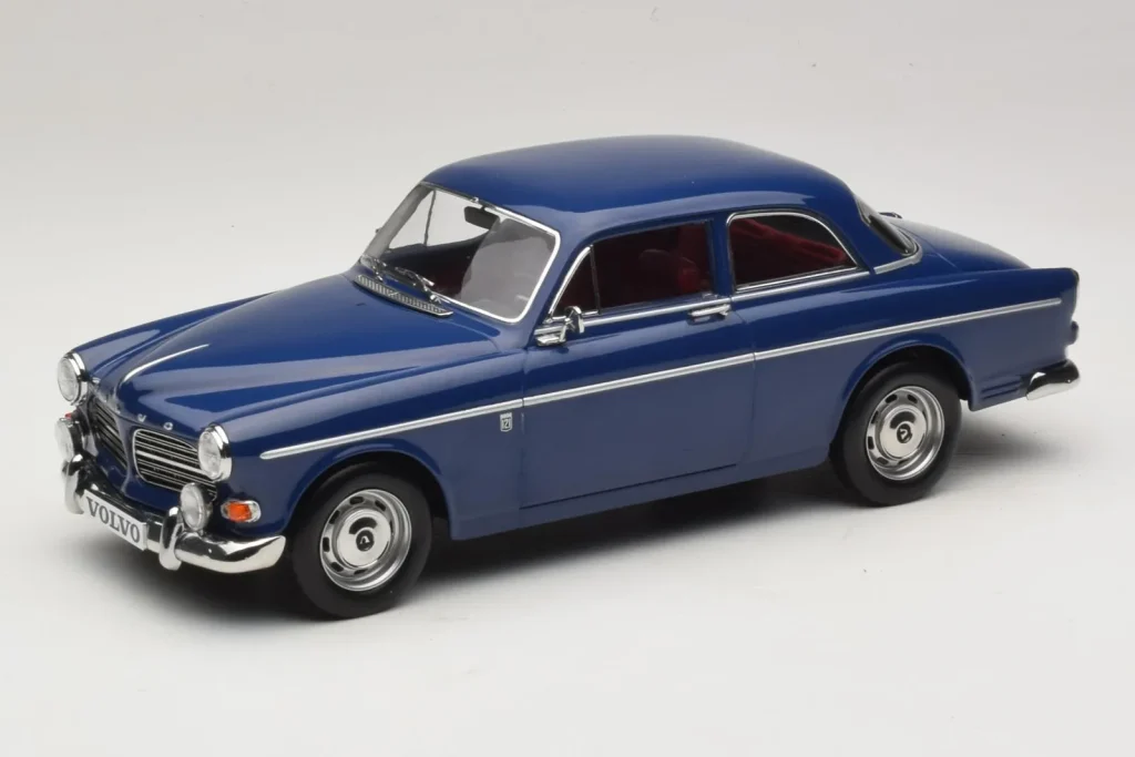 โมเดลรถ 1:18 Volvo Amazon Midnight สีน้ำเงิน Norev
