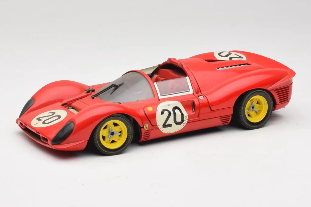 车型 1:18 Ferrari 330 P4 #20 年 1967 红色 Revell