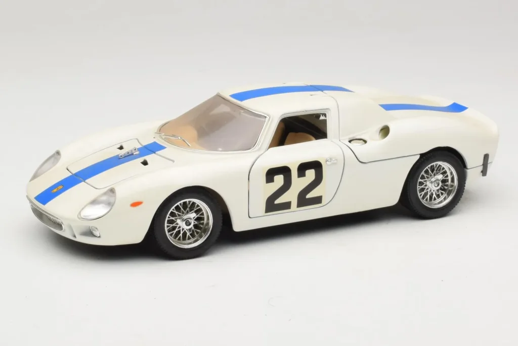 Model 1:18 Ferrari 250 LM #22 year 1965 white Bburago