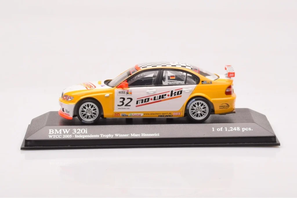 โมเดลรถ 1:43 BMW 320i E46 Wiechers Sport #32 Hennerici / Wiechers WTCC ปี 2005 Minichamps (มือสอง)