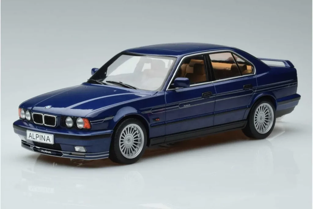 โมเดลรถ 1:18 BMW Alpina B10 4.6 E34 สีน้ำเงิน MCG