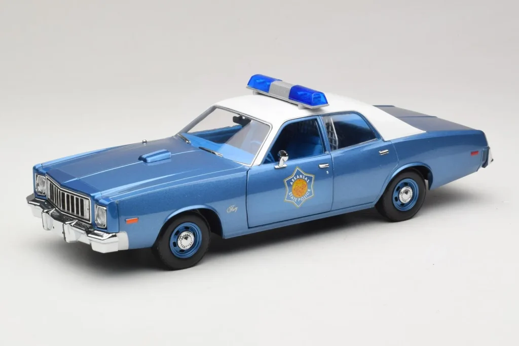 โมเดลรถ 1:18 Plymouth Fury Police Pursuit Smokey and the Bandit Greenlight (มือสอง)