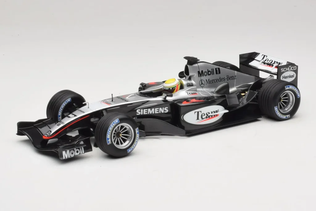 โมเดลรถ 1:18 McLaren MP4/19 Mercedes L. Hamilton Autosport Young Driver Test Silverstone ปี 2004 Minichamps (มือสอง)