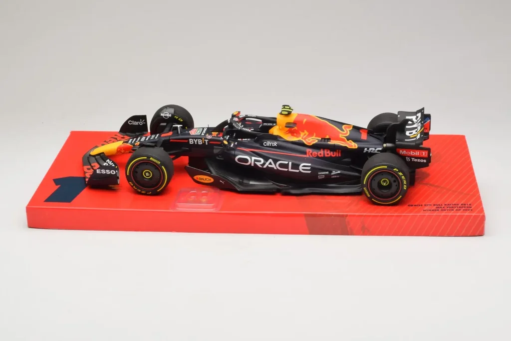 โมเดลรถ 1:18 Red Bull Racing RB18 #1 M. Verstappen Oracle Winner Dutch GP ปี 2022 Minichamps (มือสอง)