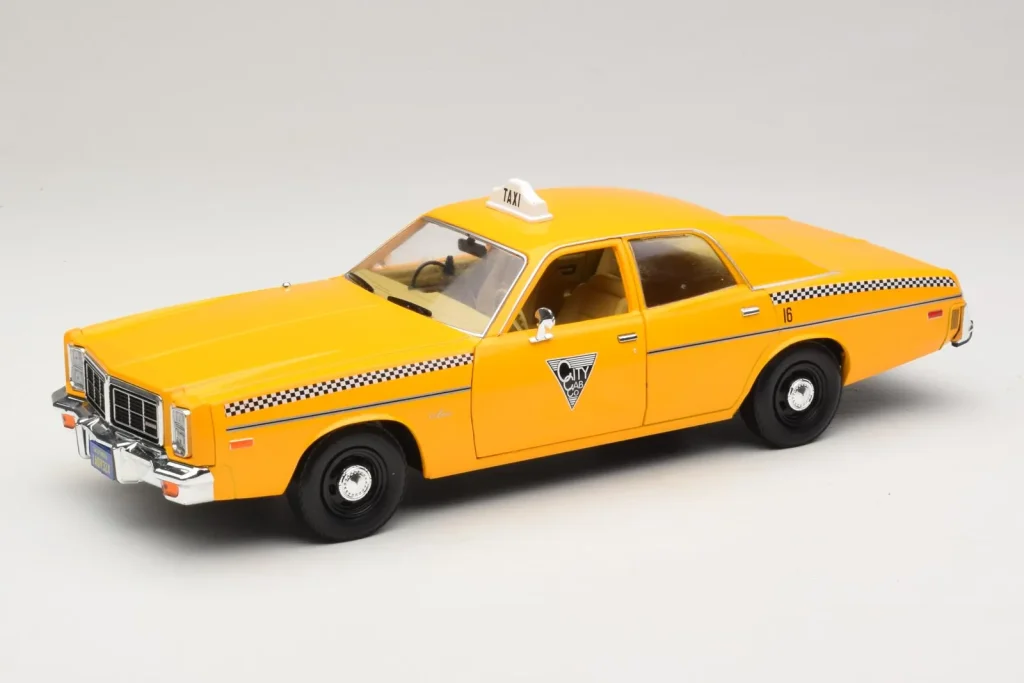 Model 1:18 Dodge Monaco Taxi Rocky III Greenlight