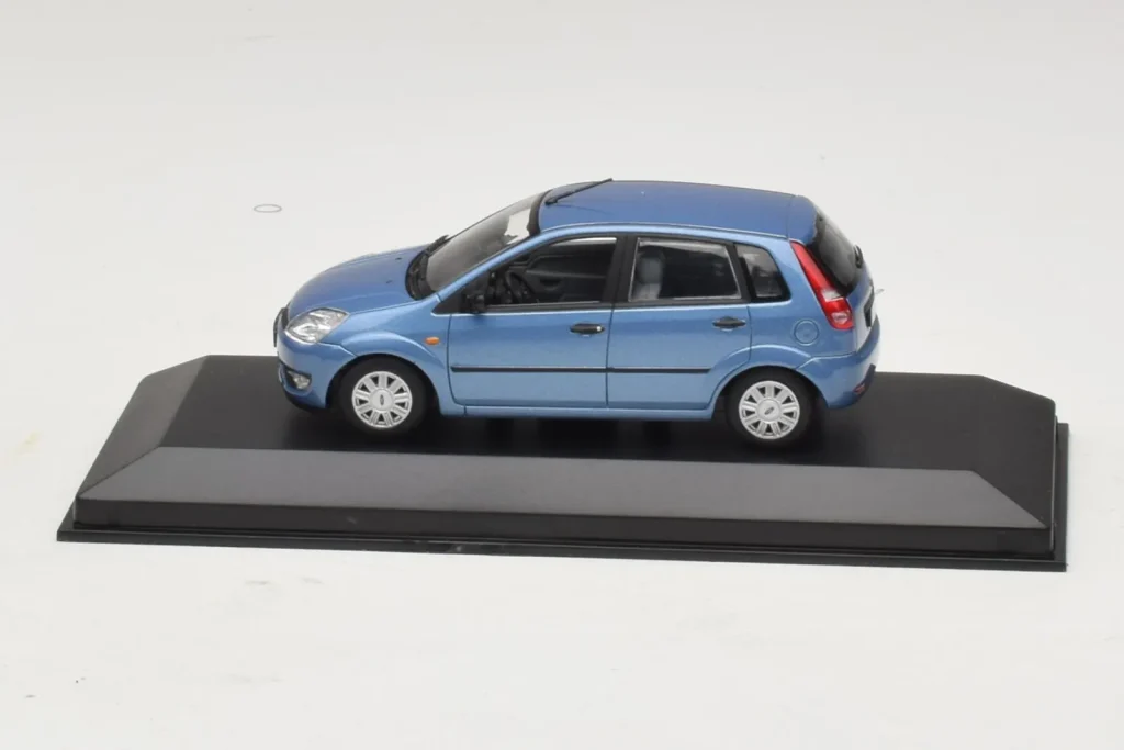โมเดลรถ 1:43 Ford Fiesta Mk5 4-Door Light Blue Minichamps (มือสอง)