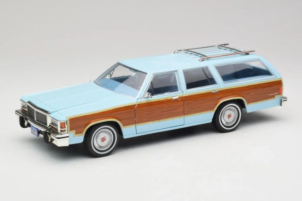 โมเดลรถ 1:18 Ford LTD Country Squire Charlie’s Angels Movie Greenlight (มือสอง)