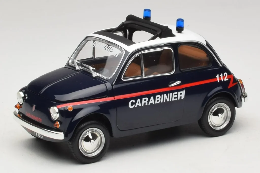 车型 1:18 Fiat 500L Carabinieri Minichamps
