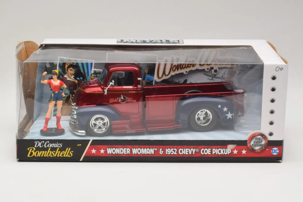 โมเดลรถ 1:24 Chevrolet COE Pickup Wonder Woman With Figure Metals Diecast (มือสอง)