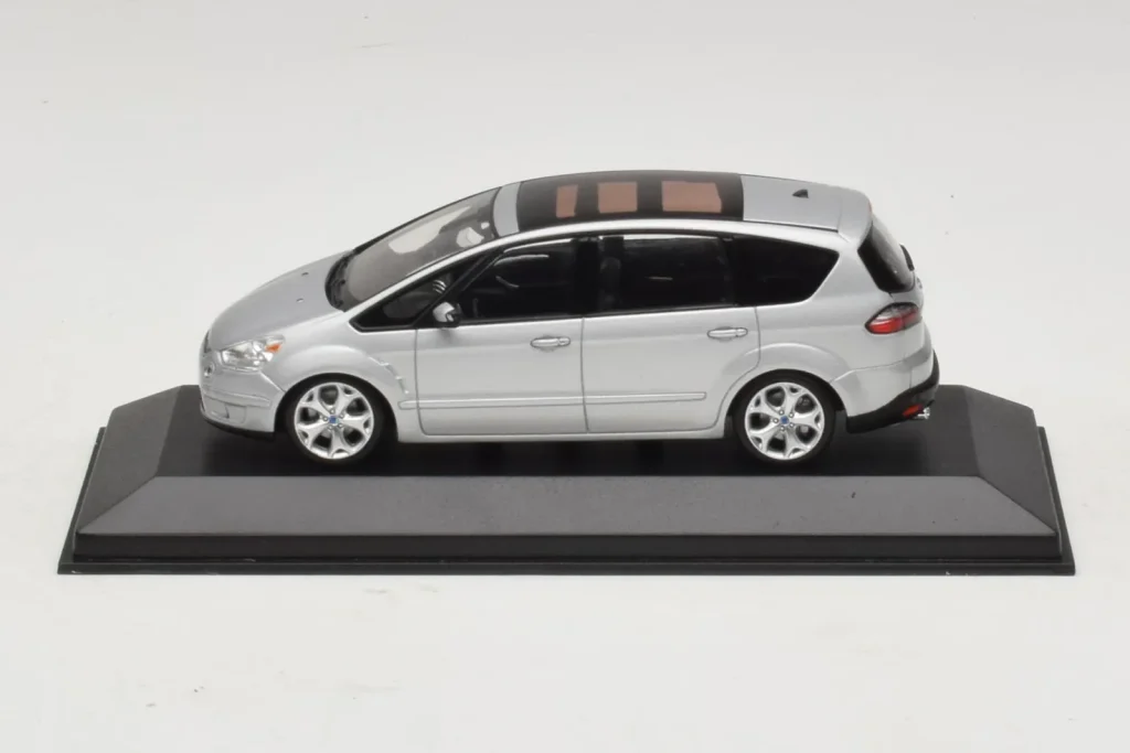 โมเดลรถ 1:43 Ford S-Max สีเงิน Minichamps (มือสอง)