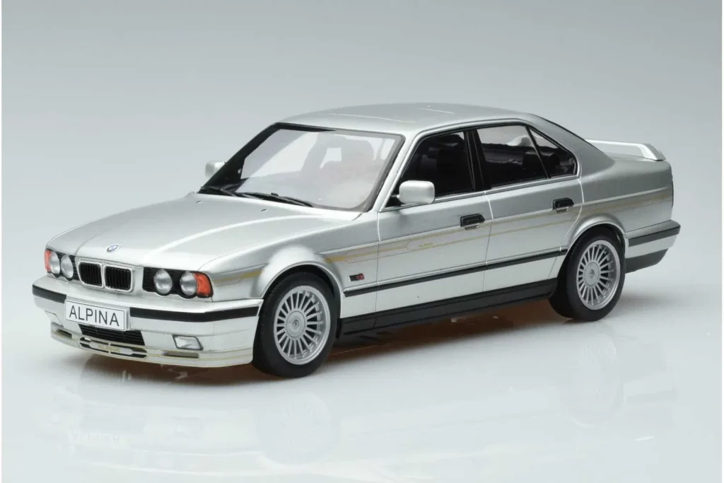 โมเดลรถ 1:18 BMW Alpina B10 4.6 E34 สีเงิน MCG