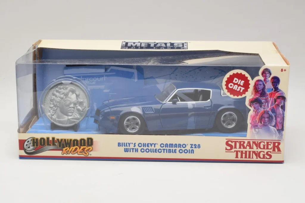 โมเดลรถ 1:24 Chevrolet Camaro Z28 Stranger Things With Collectible Coin Metals Diecast (มือสอง)