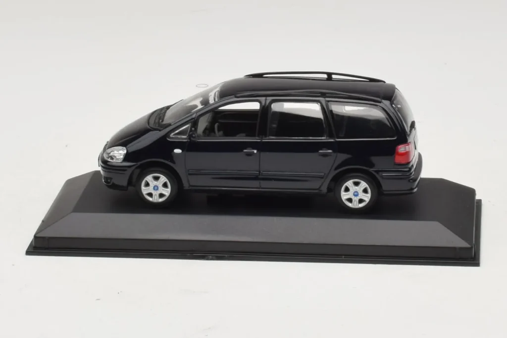 โมเดลรถ 1:43 Ford Galaxy Mk2 สีดำ Minichamps (มือสอง)