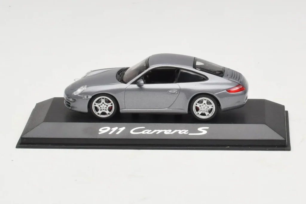 โมเดลรถ 1:43 Porsche 911 997 Carrera S สีเทาเมทัลลิก Minichamps [WAP02010116-R1] (มือสอง)