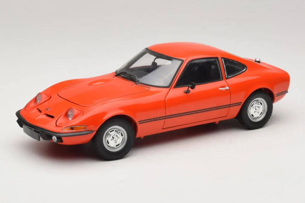 โมเดลรถ 1:18 Opel GT/J สีแดง Minichamps (มือสอง)