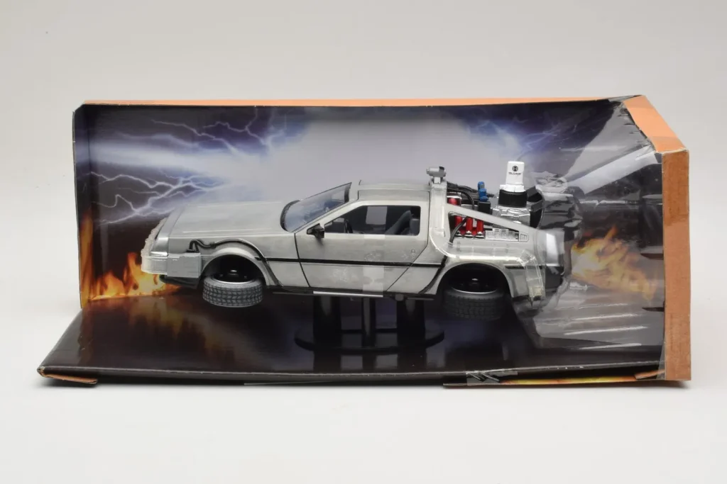 โมเดลรถ 1:24 DeLorean DMC-12 Time Machine Back to the Future II Jada (มือสอง)