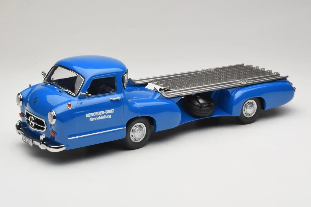 โมเดลรถ 1:18 Mercedes Renntransporter Blaues Wunder iScale (มือสอง)