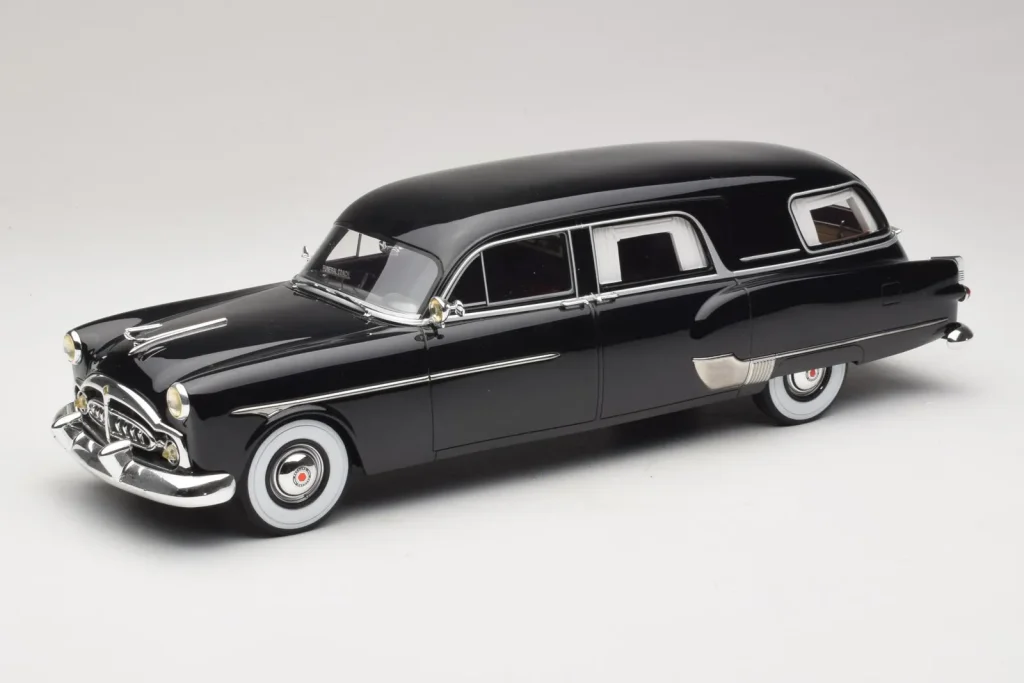 โมเดลรถ 1:18 Packard Henney สีดำ BoS Models (มือสอง)