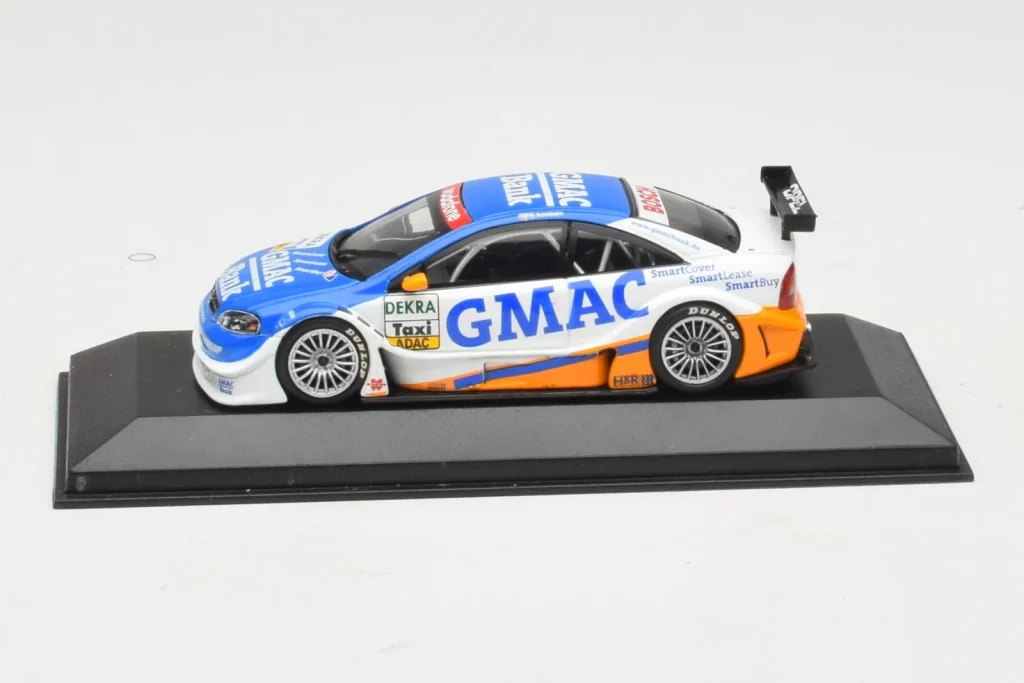 โมเดลรถ 1:43 Opel Astra V8 Coupe Race Taxi GMAC Bank OPC Euroteam ปี 2004 Minichamps (มือสอง)