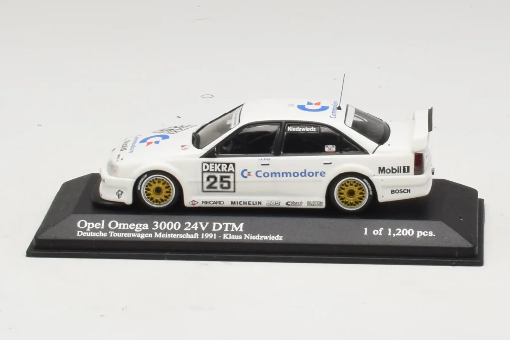 โมเดลรถ 1:43 Opel Omega 3000 24V #25 K. Niedzwiedz DTM ปี 1991 Minichamps (มือสอง)