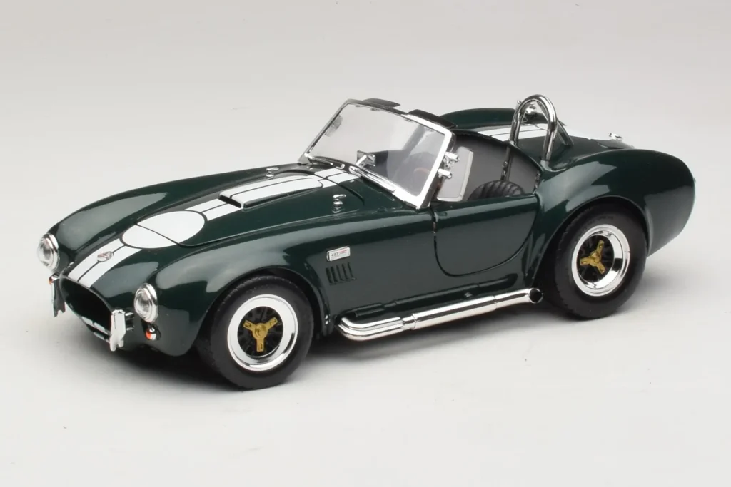 โมเดลรถ 1:18 Shelby Cobra 427 S/C Dark Green White Stripes Road Signature (มือสอง)