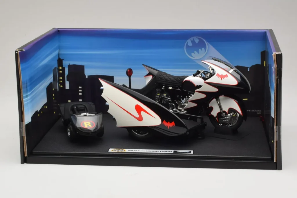 โมเดลรถ 1:18 Batcycle & Sidecar Batman TV Series Hot Wheels (มือสอง)