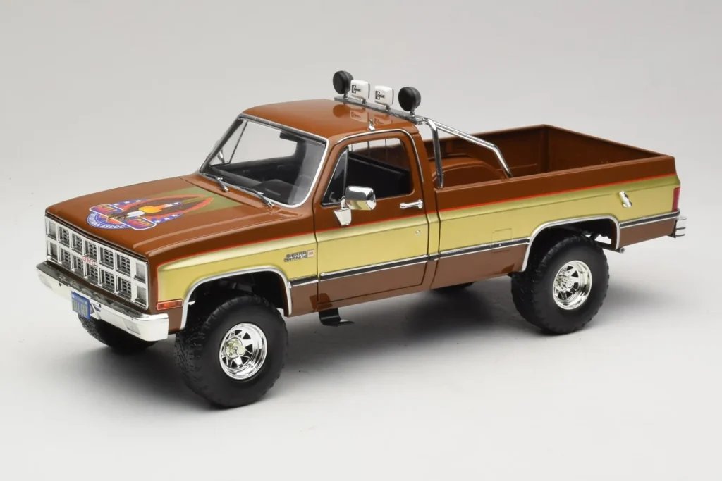 โมเดลรถ 1:18 GMC K-2500 Sierra Grande สีน้ำตาล Greenlight (มือสอง)