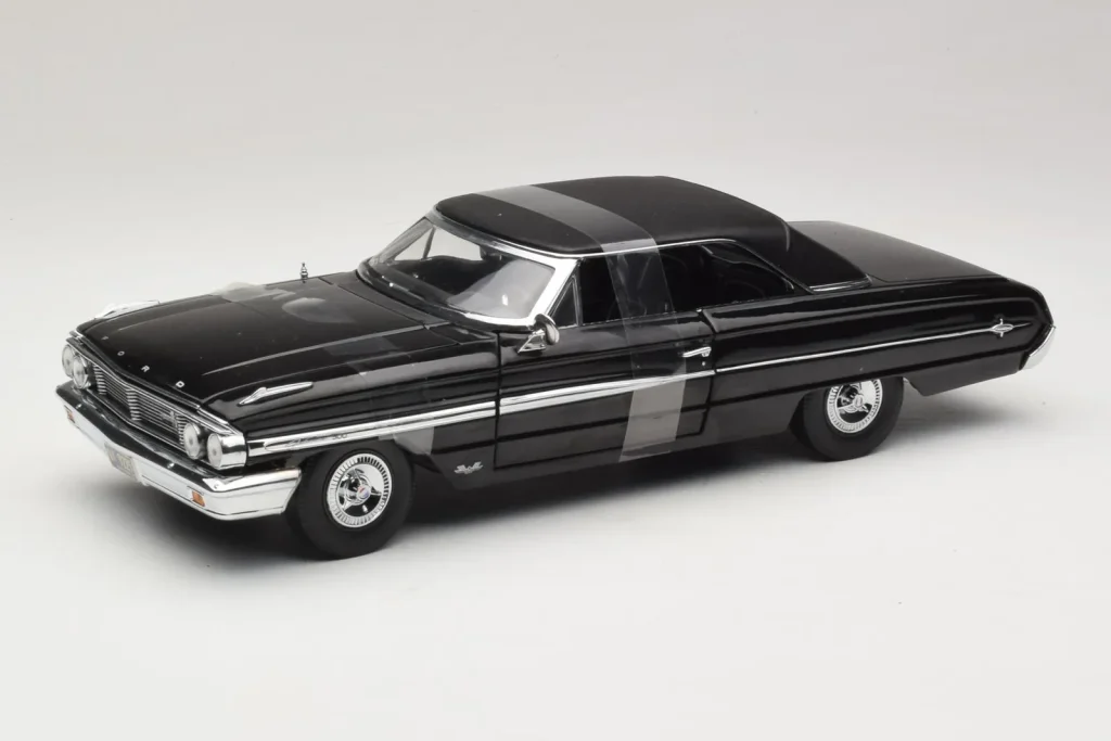 โมเดลรถ 1:18 Ford Galaxie 500 Men in Black 3 Movie Greenlight (มือสอง)