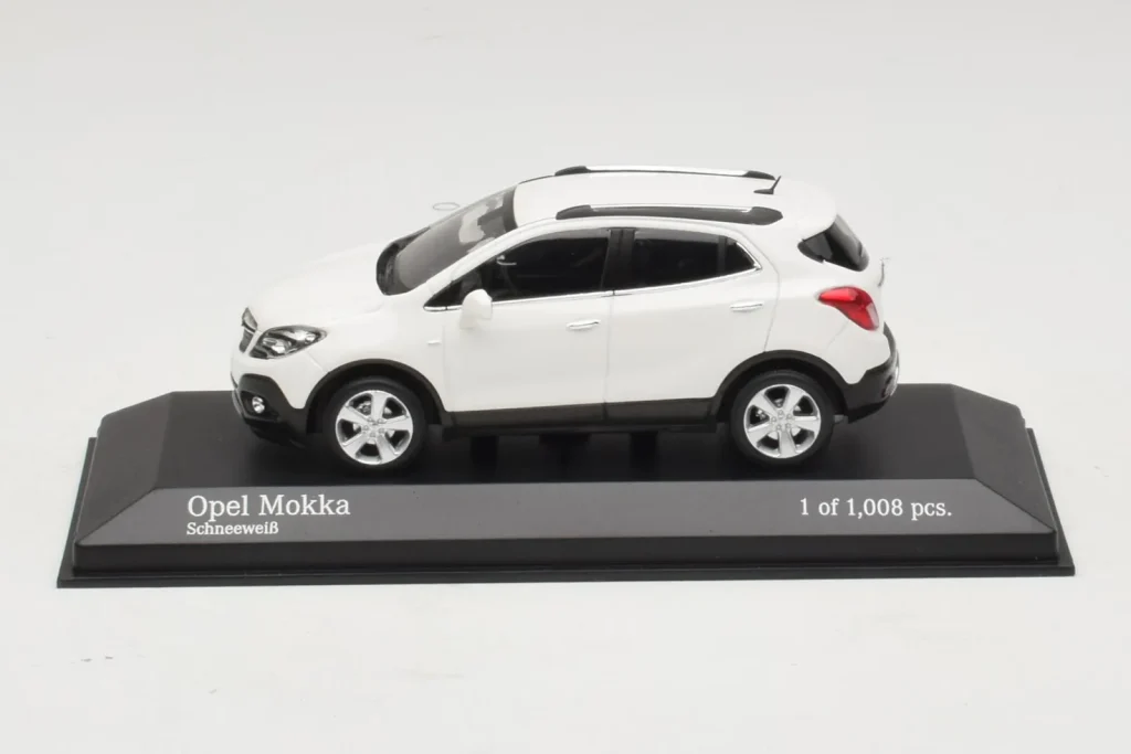 โมเดลรถ 1:43 Opel Mokka สีขาว Minichamps (มือสอง)